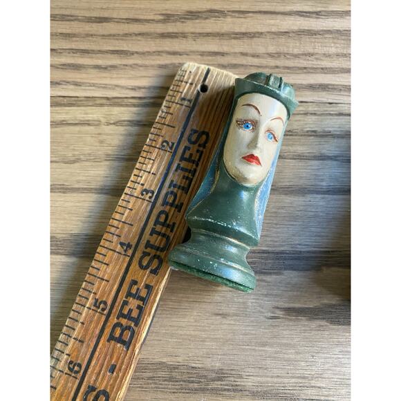 Vintage Midcentury Medieval Duncan Ceramic Hand Painted Chess Pieces Two Queens - Picture 3 of 4